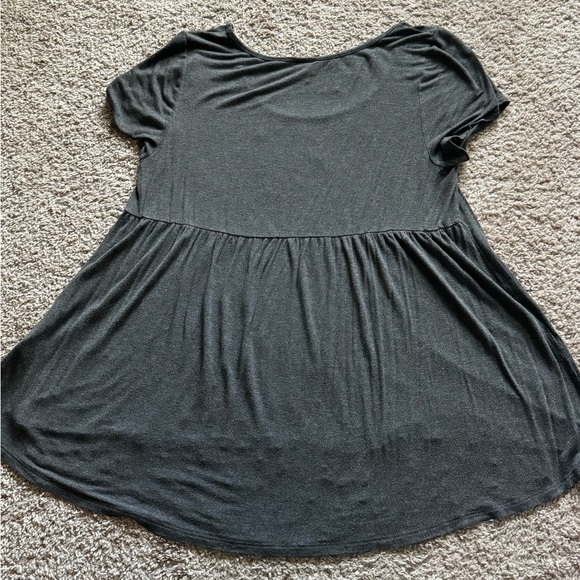 Grey Torrid high-Low short sleeve shirt - Picture 2 of 3